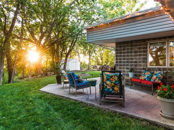 2738 S Crenshaw Rd, Independence, MO 64057