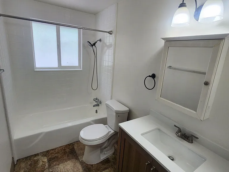895 E Arrowhead Ln — Photo 15