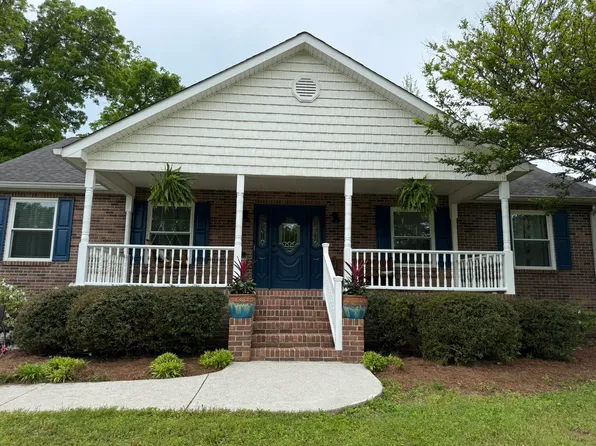 30 Meadowbrook Ln, Trenton, GA 30752