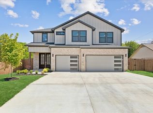 1017 E Coral Way, Grand Prairie, TX 75051