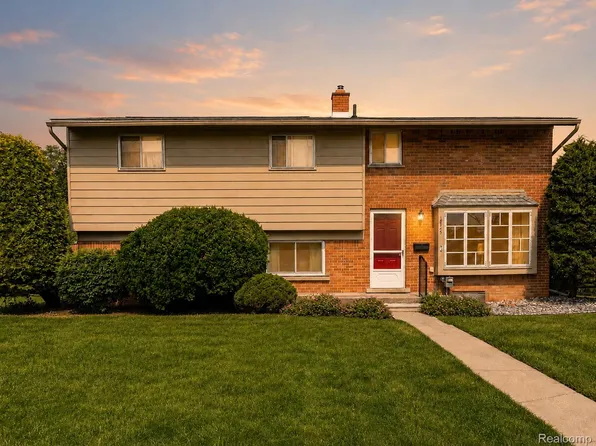 18345 Fremont St, Livonia, MI 48152