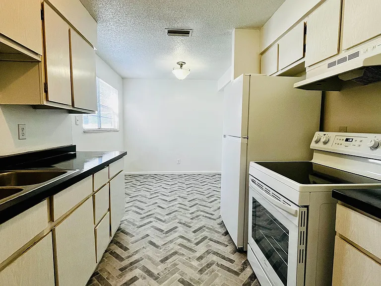 450 Tomoka Ave #114 — Photo 6