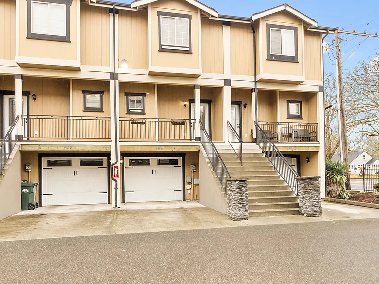 Gravelly Lake Brownstones — Photo 2
