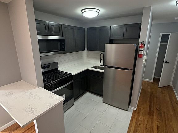 5th image of 849 Jersey Ave APT C2