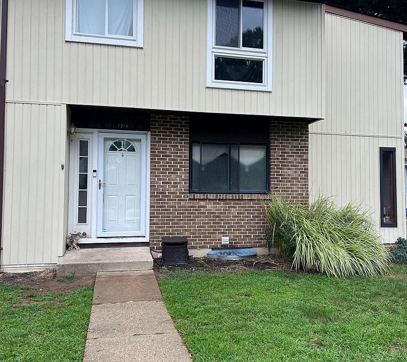 1st image of 1914 Cambridge Dr