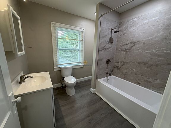 5th image of 445 W 25th St