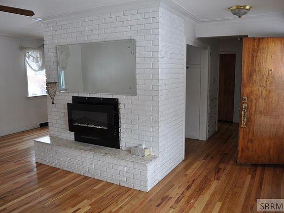 3rd image of 169 E 15th St