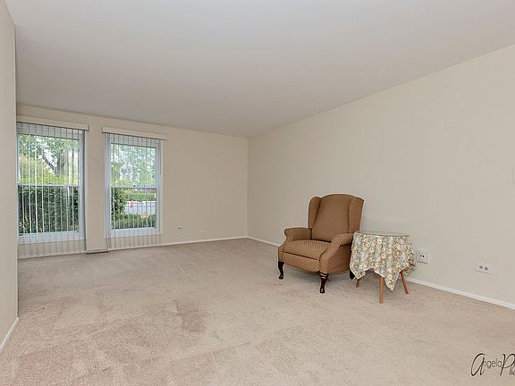 3rd image of 881 Garfield Ave APT A