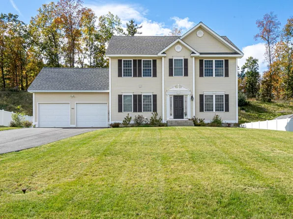 143 Brookview Drive, Hooksett, NH 03106