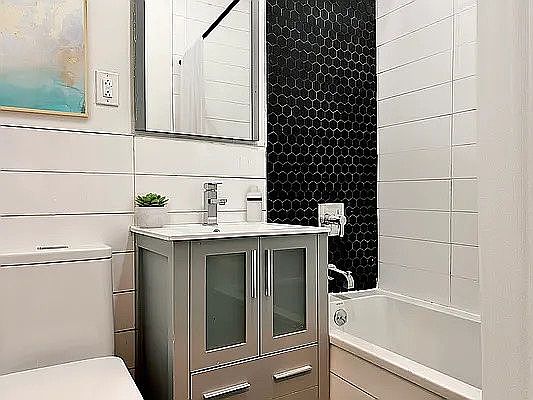 3rd image of 470 W 141st St APT 1A