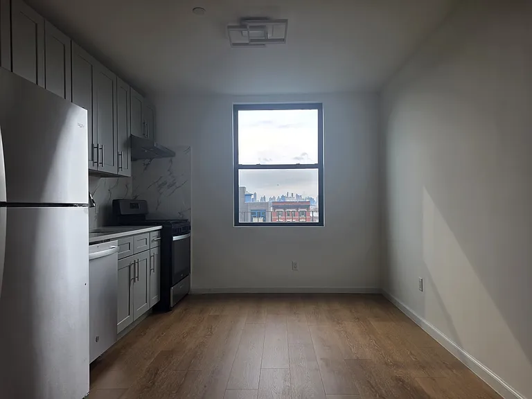 30-87 Steinway St #4A — Photo 1