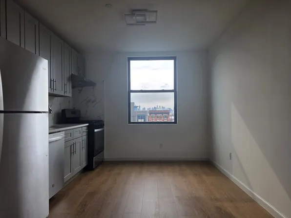 30-87 Steinway Avenue image 1 of 5