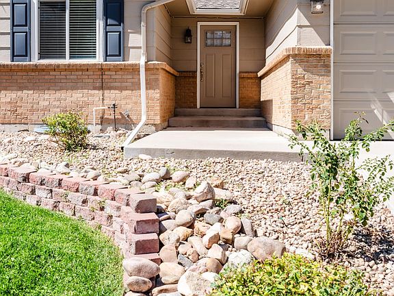 Front Entryway - newer concrete