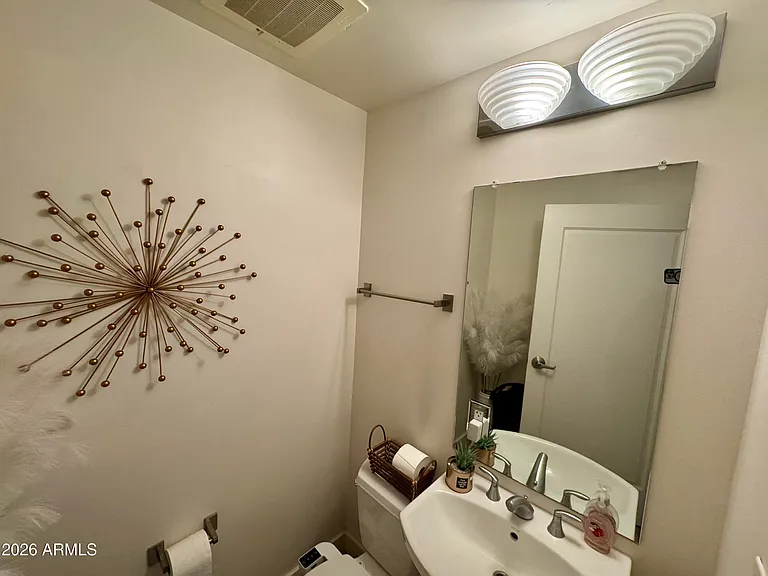 310 S 4th St #607 — Photo 10