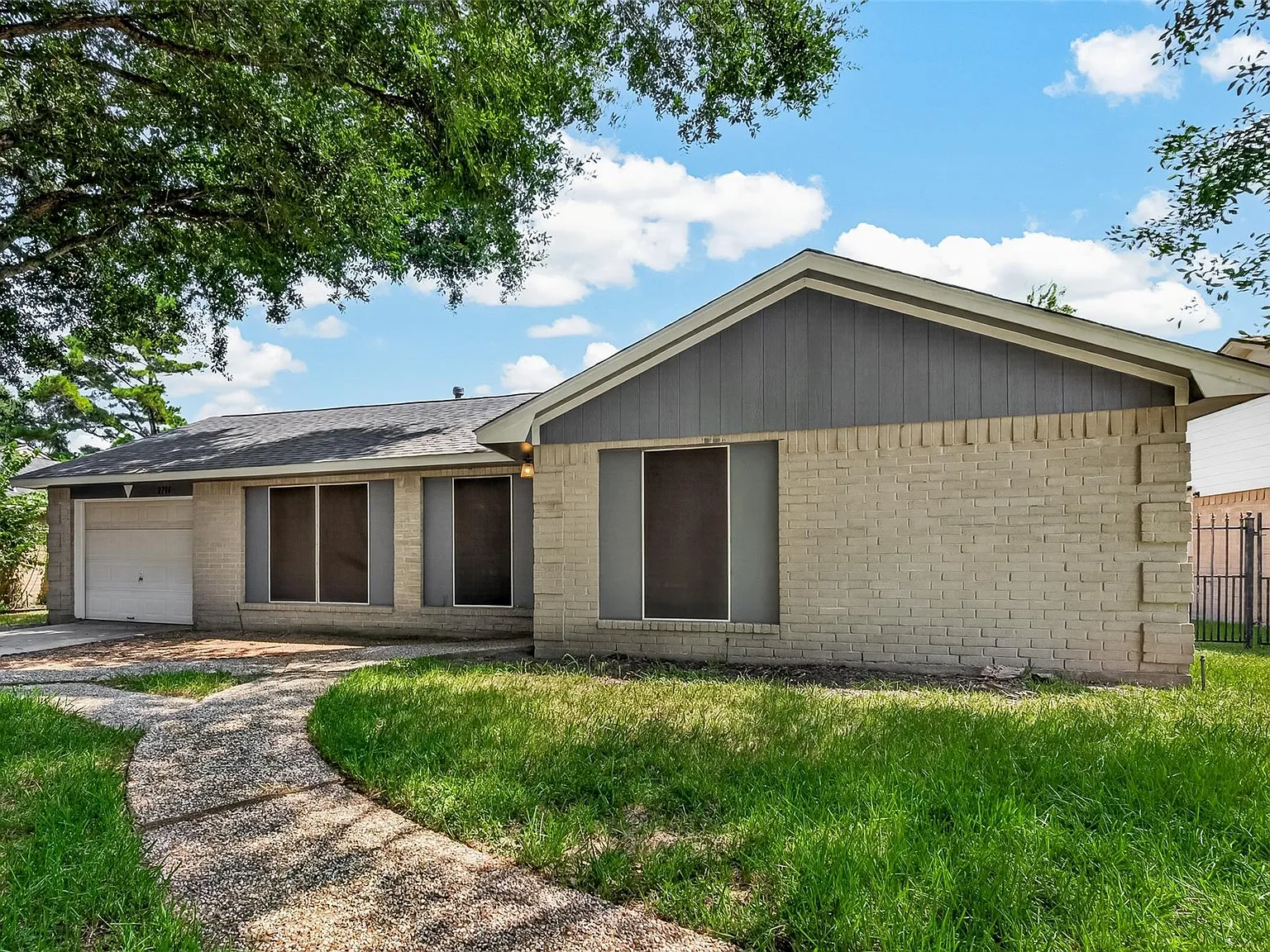 4 bed, 2.0 bath, 1426 sqft, $2,100 — Photo 4