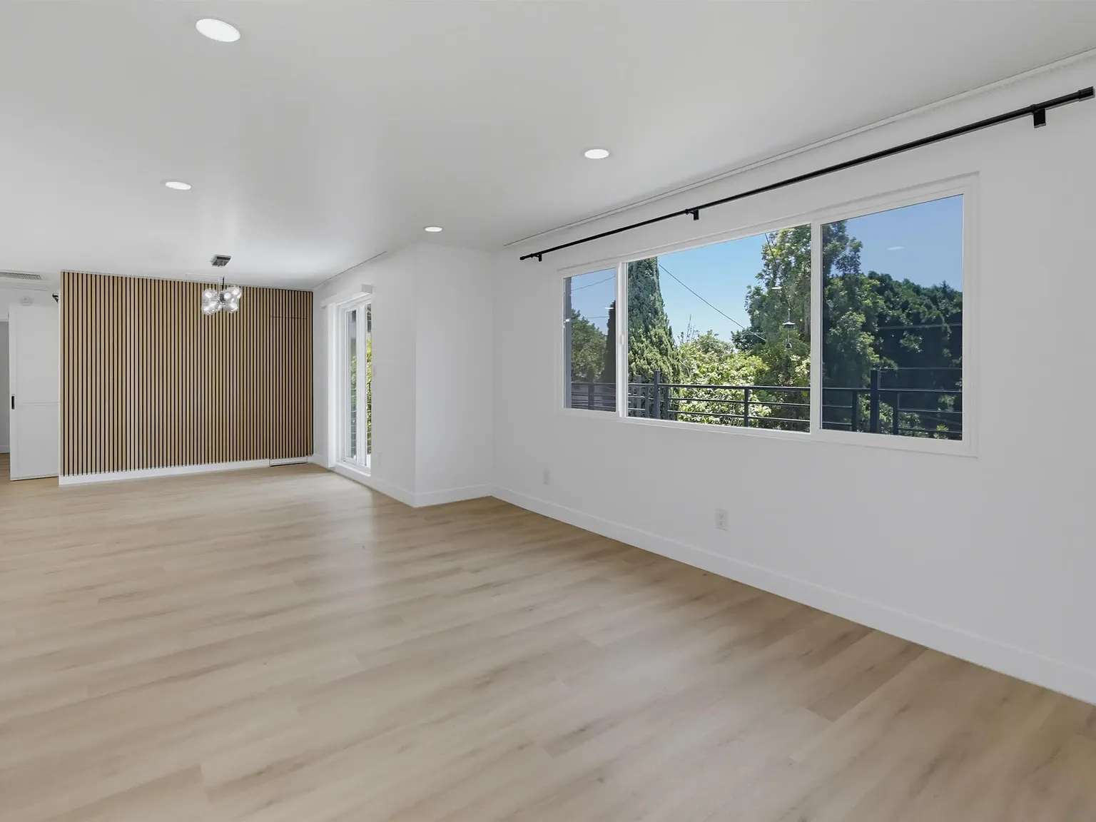 3 bed, 2.0 bath, 1469 sqft, $3,950 — Photo 3