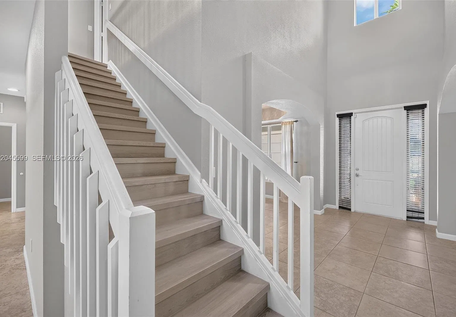 5 bed, 3116 sqft, $4,850 — Photo 2