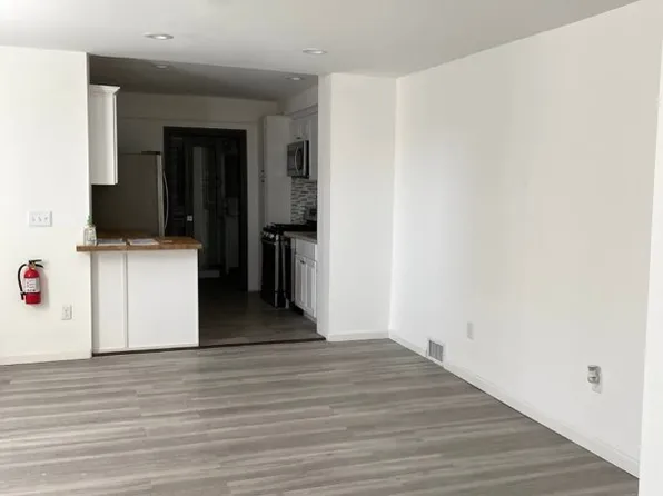 454 Undercliff Avenue image 5 of 16