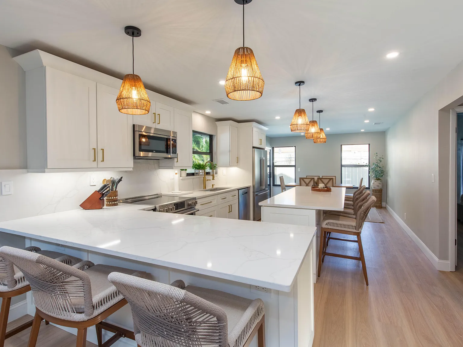 3 bed, 2.5 bath, 1918 sqft, $3,725 — Photo 3