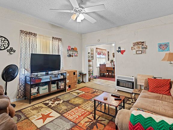 4th image of 399 E Quitman St
