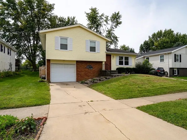 2213 Clearwater Ave, Bloomington, IL 61704
