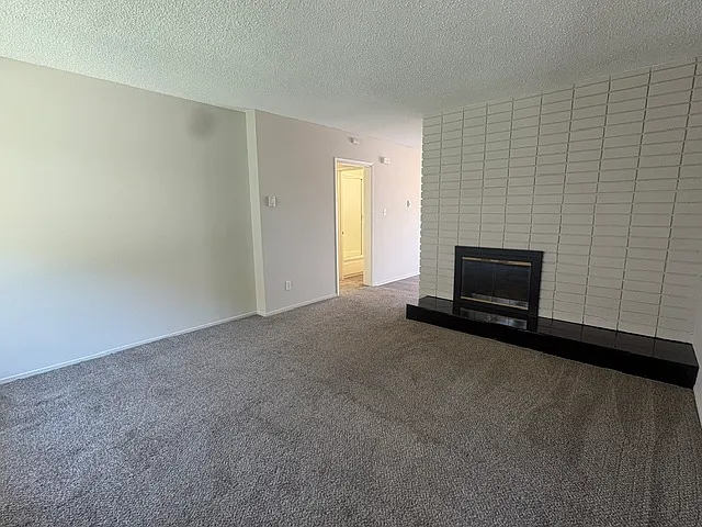 633 E Foothill Blvd — Photo 10