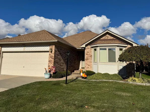 15851 Horseshoe Path Ct, Clinton Township, MI 48035