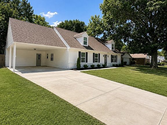 3rd image of 5715 Bartlett Woods Dr