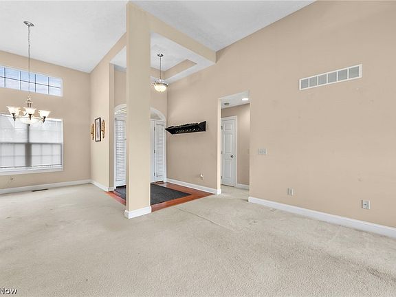 4th image of 608 Rundle St