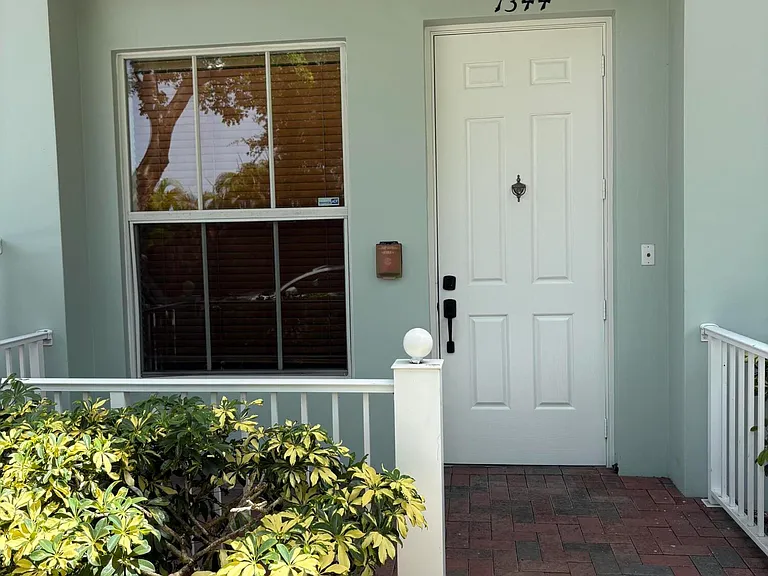 1344 SW 2nd Ct #1344 — Photo 2