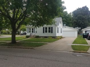403 10th St, Baraboo, WI 53913