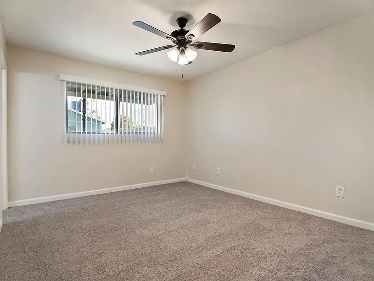 2045 E Don Carlos Ave — Photo 23