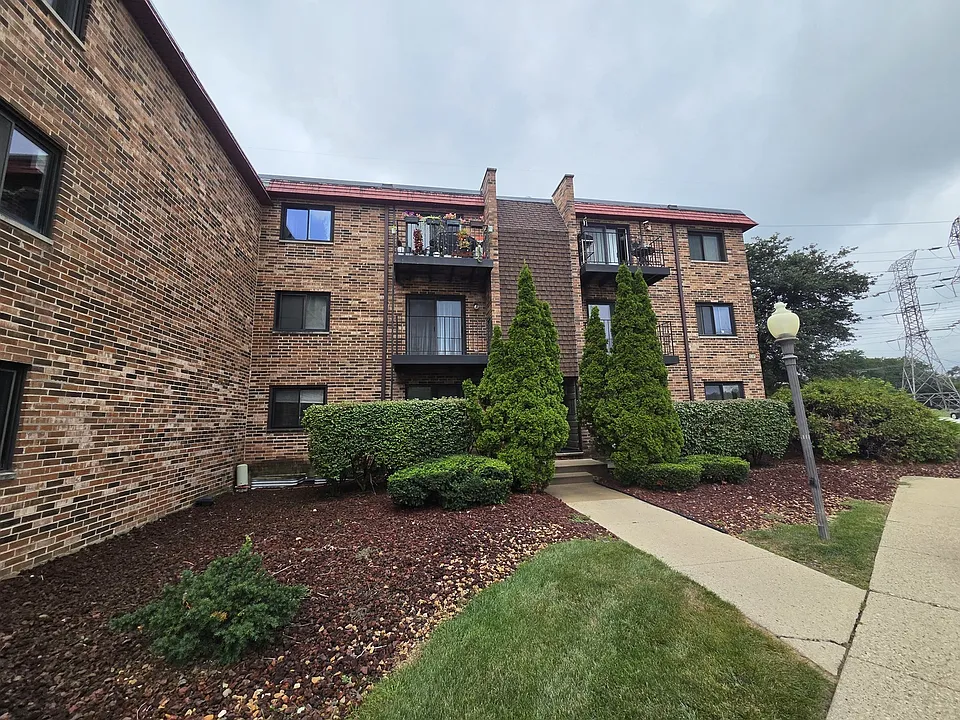 1761 W Algonquin Rd #1B