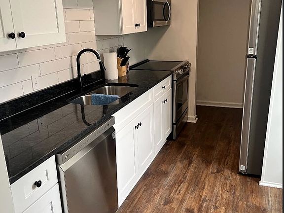 3rd image of 407 Edwin St #A