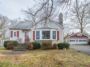 7 Maple Lake Rd, Kinnelon, NJ 07405
