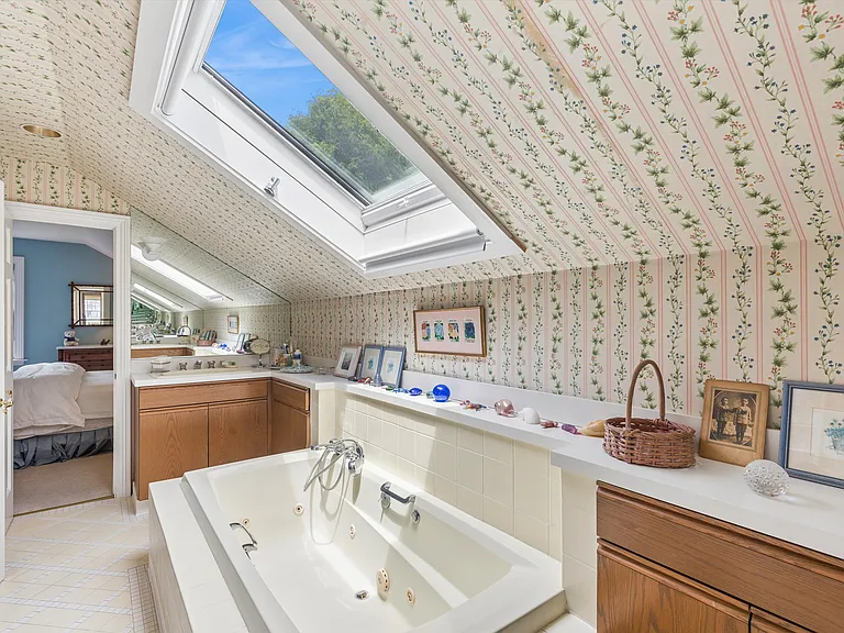 146 Westminster Rd — Photo 32