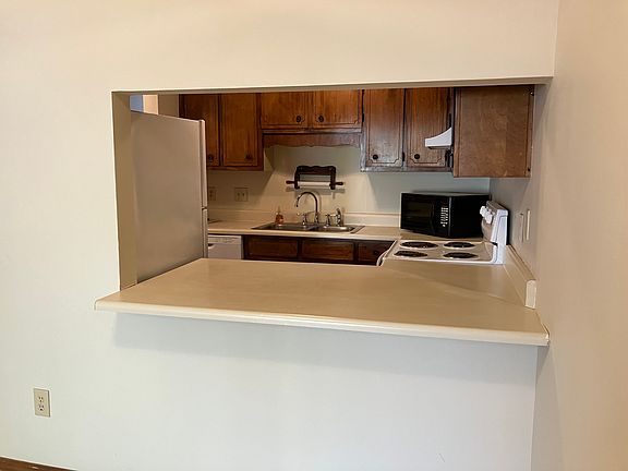 4th image of 112 S Crow Rd APT A