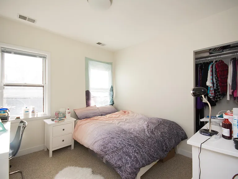 2253 N Janssen Ave — Photo 10