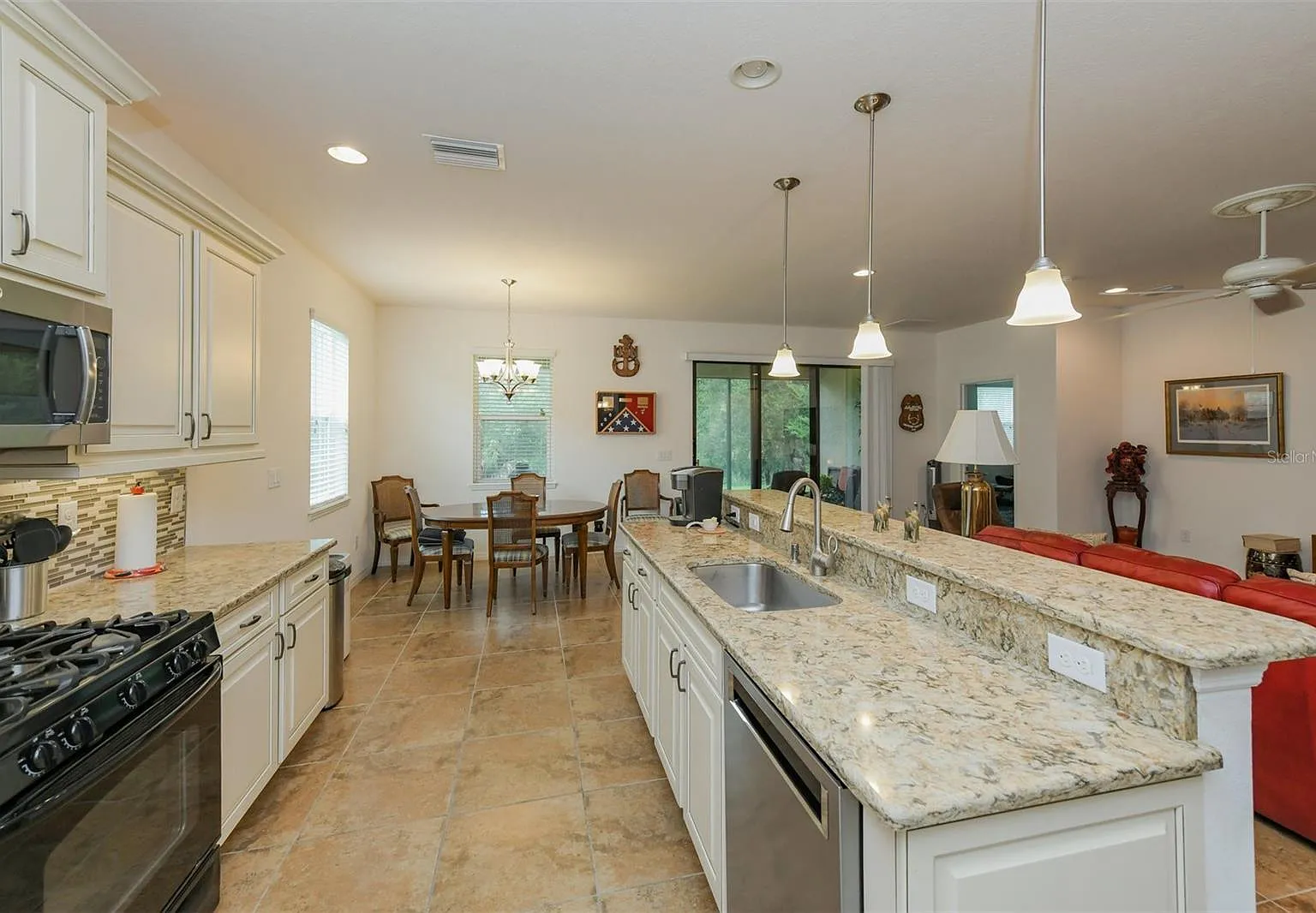 4 bed, 2.5 bath, 2025 sqft, $3,250 — Photo 1