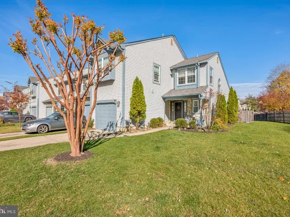 41 Kettlebrook Dr, Mount Laurel, NJ 08054