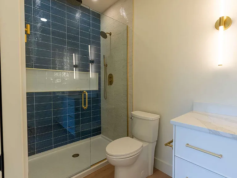 818 E 22nd Ave — Photo 32