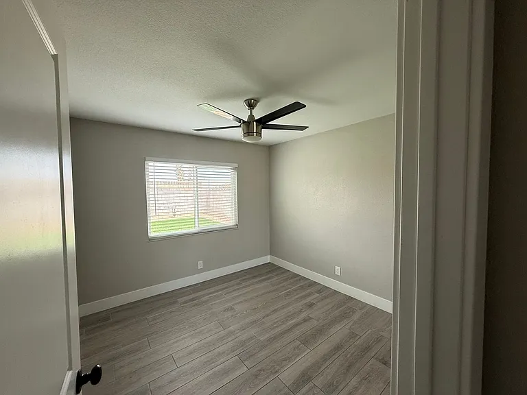7056 Pinebrook Ct — Photo 5