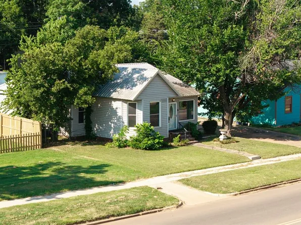 915 E Noble Ave, Guthrie, OK 73044