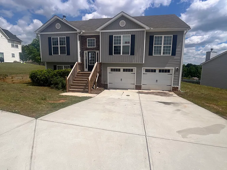 41 Colonial Ct — Photo 1