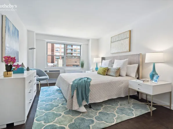 300 East 71st Street image 5 of 12