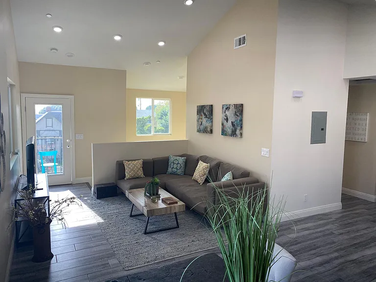 3525 Percy St — Photo 3