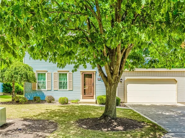 1662 Stone Creek Ln #46, Twinsburg, OH 44087