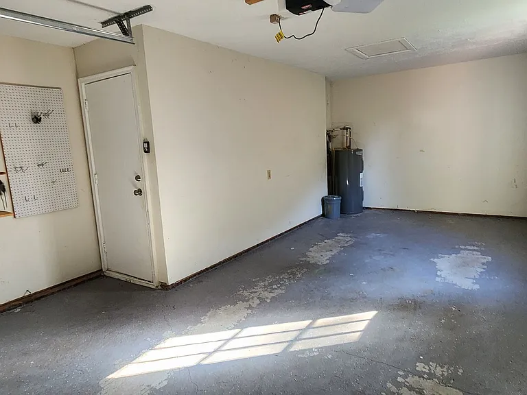 909 Bramblewood Ct — Photo 3