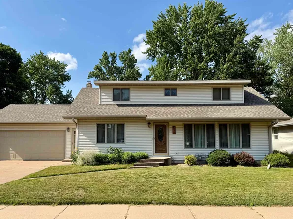 535 Park Ave, Waupaca, WI 54981