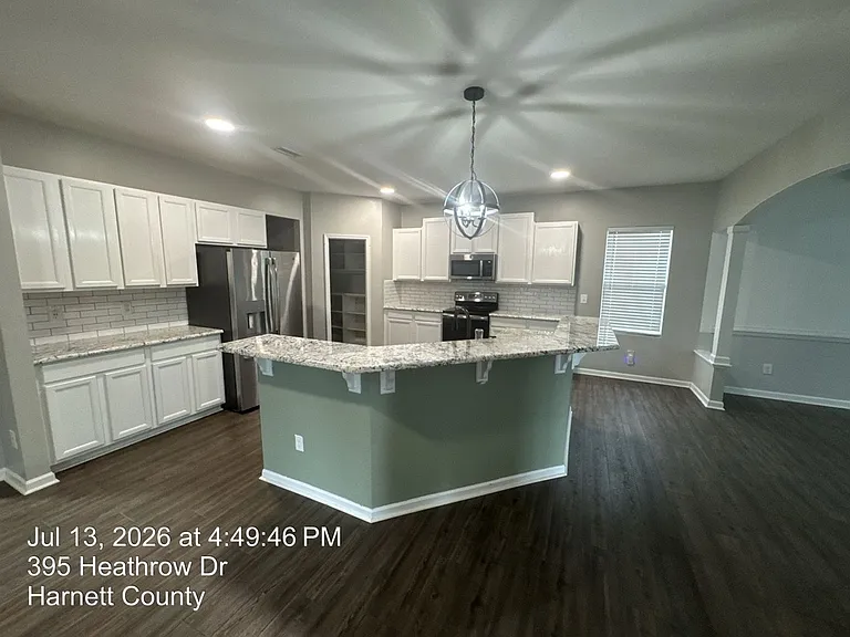 395 Heathrow Dr — Photo 14